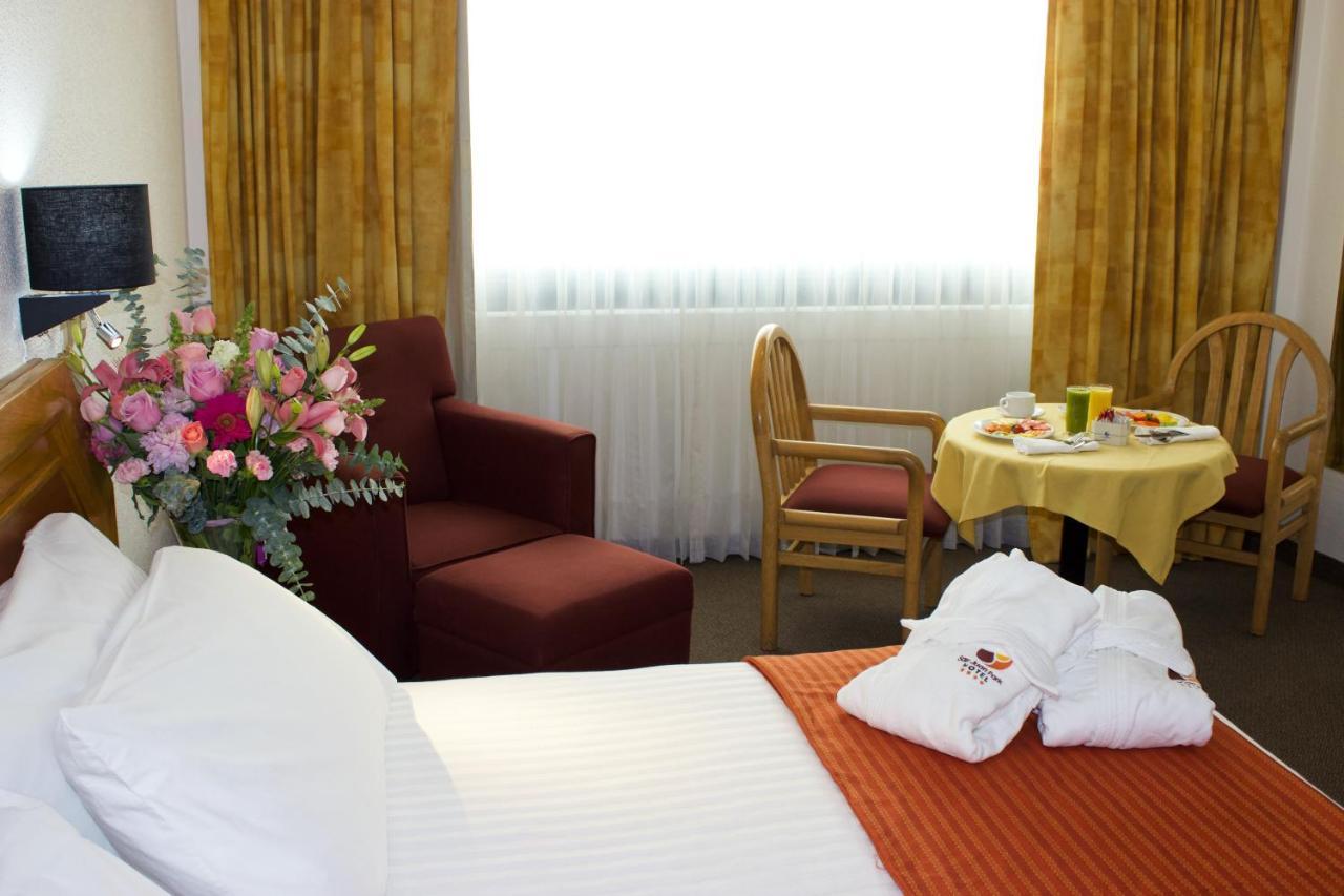 San Juan Park Hotel San Juan del Río Εξωτερικό φωτογραφία A room at the hotel