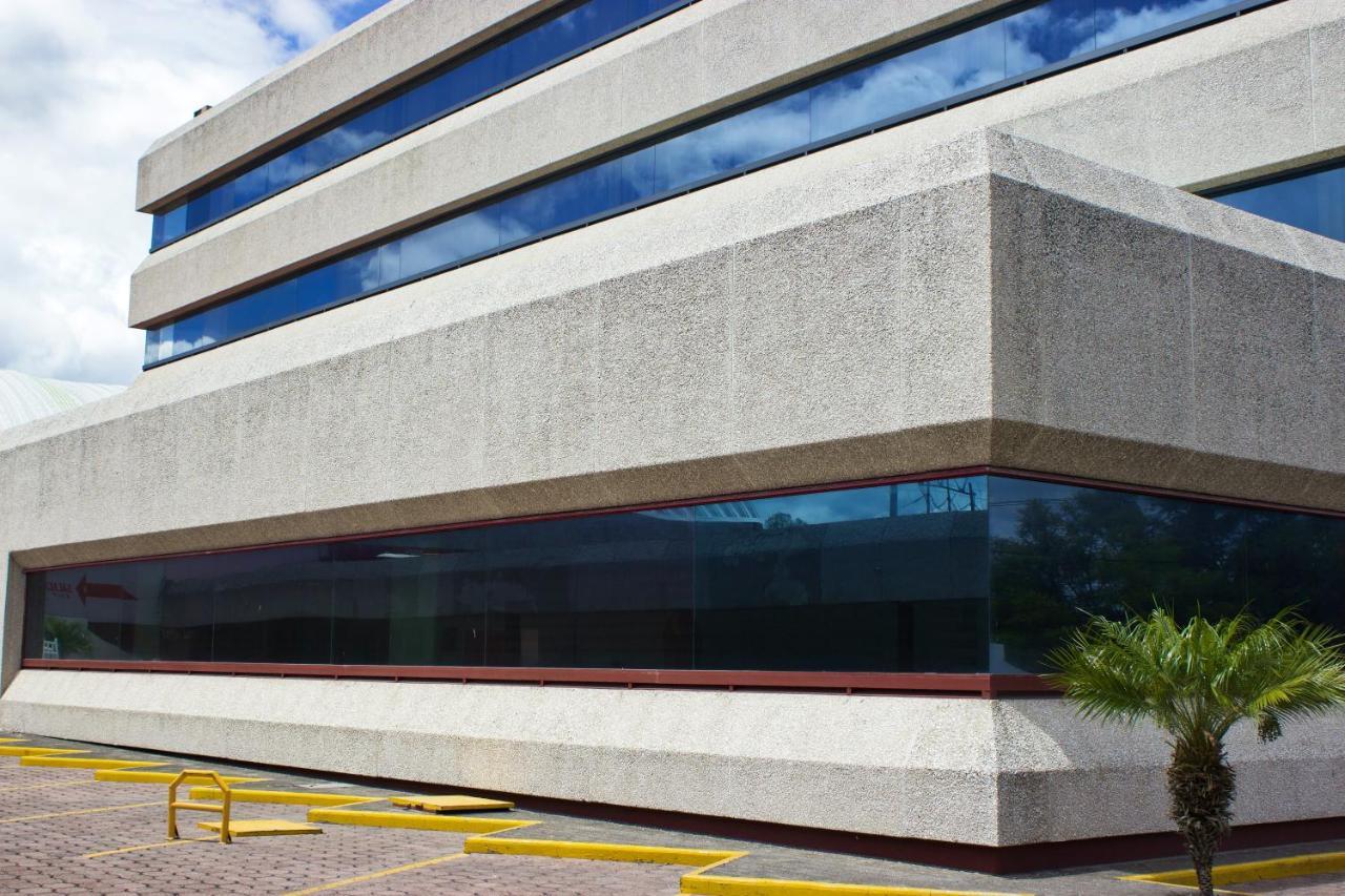 San Juan Park Hotel San Juan del Río Εξωτερικό φωτογραφία The headquarters of the National Institute of Statistics of El Salvador.