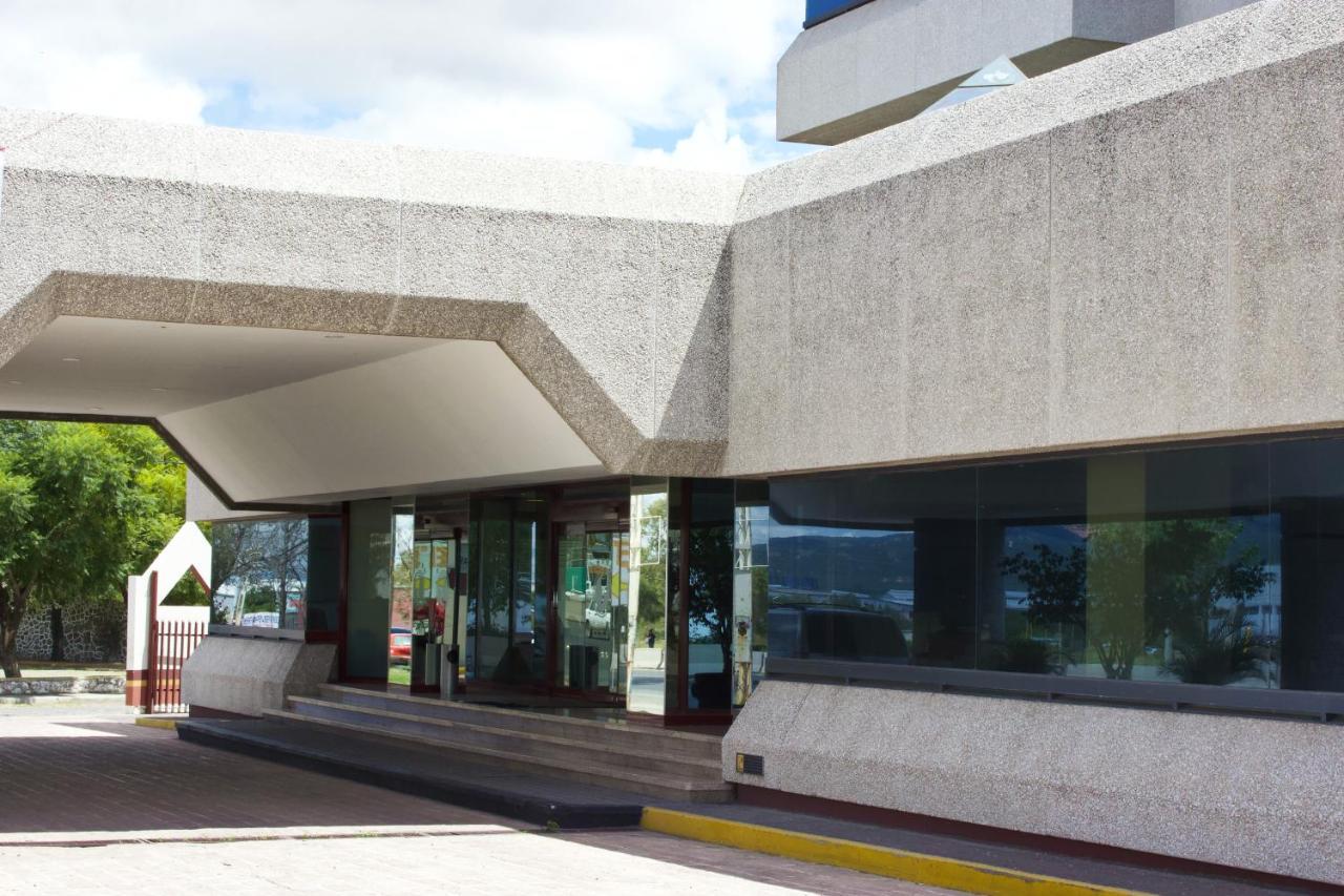 San Juan Park Hotel San Juan del Río Εξωτερικό φωτογραφία The entrance to the terminal