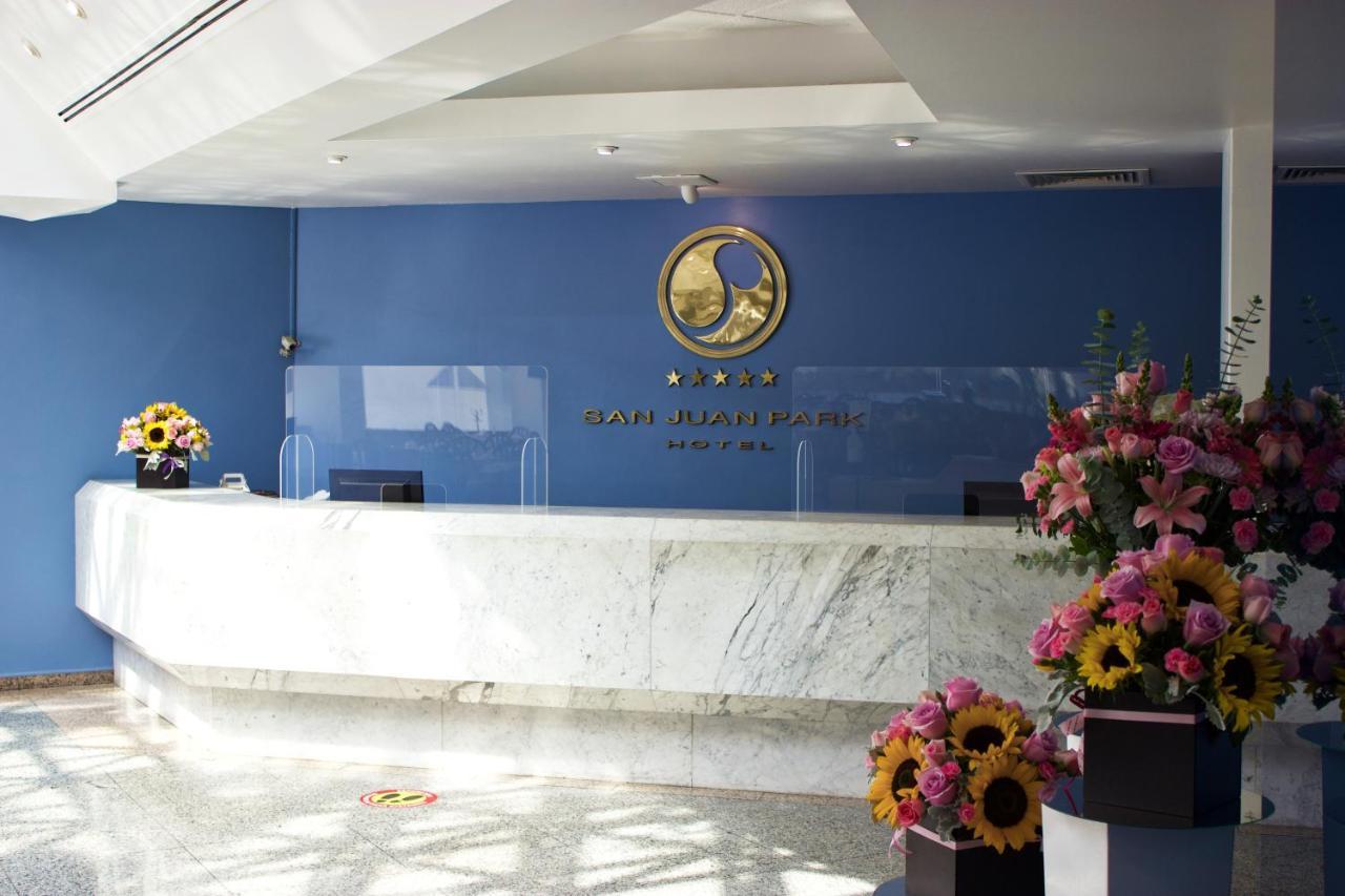 San Juan Park Hotel San Juan del Río Εξωτερικό φωτογραφία Reception desk