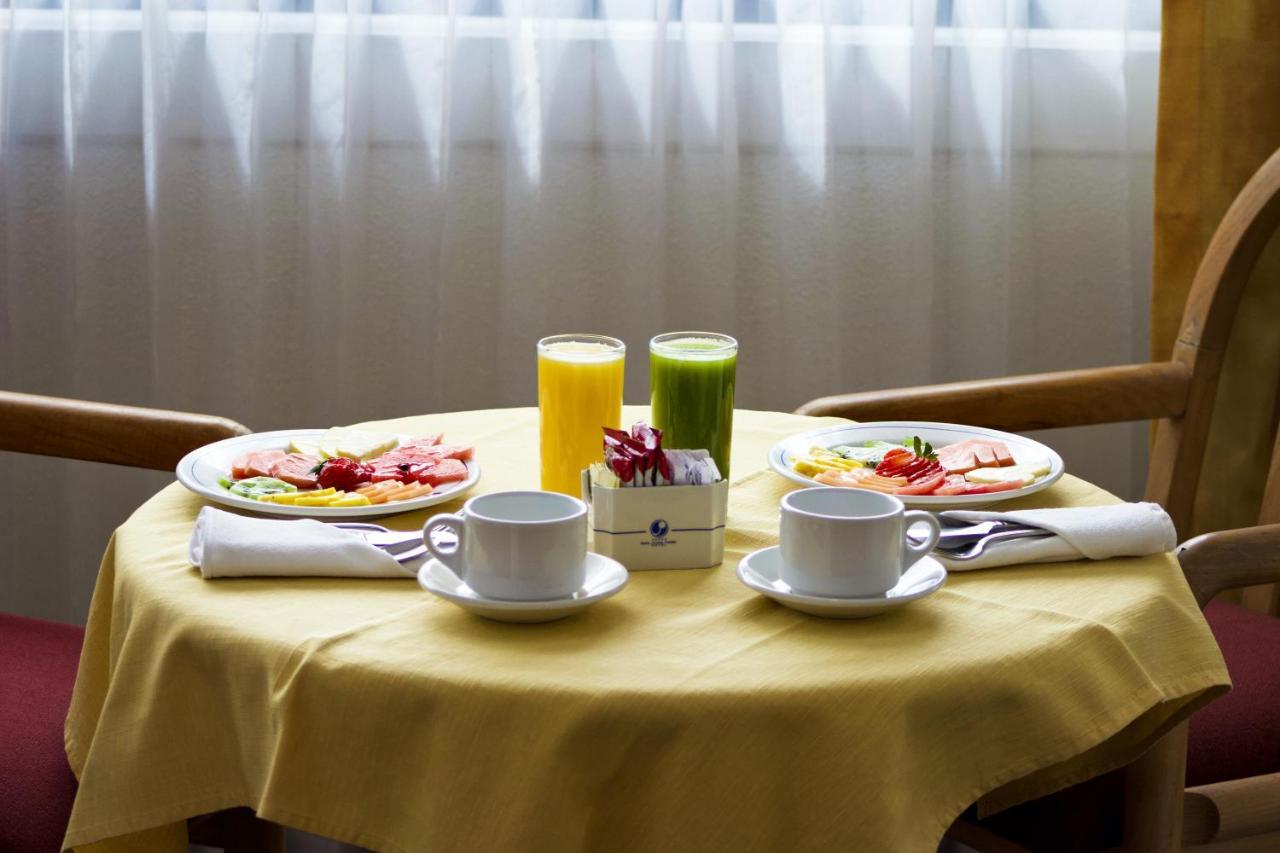 San Juan Park Hotel San Juan del Río Εξωτερικό φωτογραφία A light breakfast
