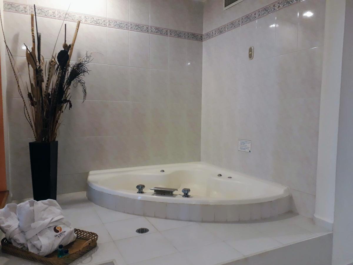 San Juan Park Hotel San Juan del Río Εξωτερικό φωτογραφία A whirlpool bathtub